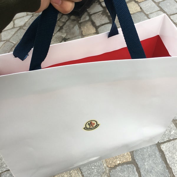 Moncler shopping bag hotsell