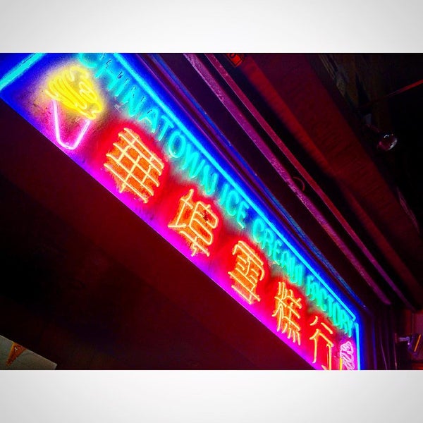 Foto tirada no(a) The Original Chinatown Ice Cream Factory por Harry F. em 8/22/2015