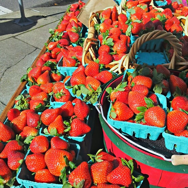 รูปภาพถ่ายที่ Local Choice Produce Market โดย Mike เมื่อ 3/7/2013