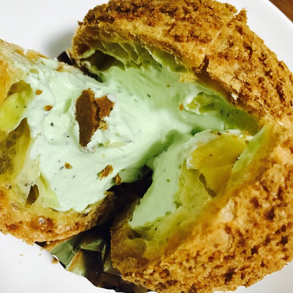 German cake. Gusto bakery. Бутики из печенья с креветкой. Густо бар владивосток ресторан. Хаус бейкери владивосток.