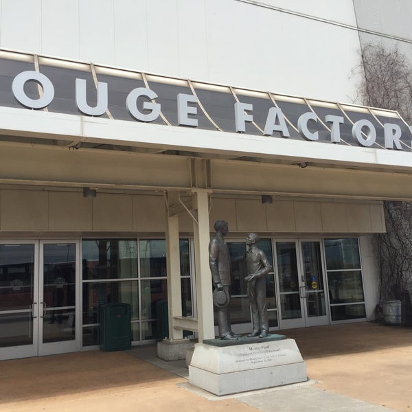 Foto tirada no(a) Ford River Rouge Factory Tour por Caroline C. em 4/9/2016