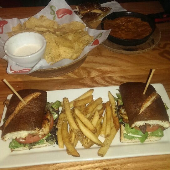 Photo taken at Chili&#39;s Grill &amp; Bar by Christopher S. on 10/22/2013