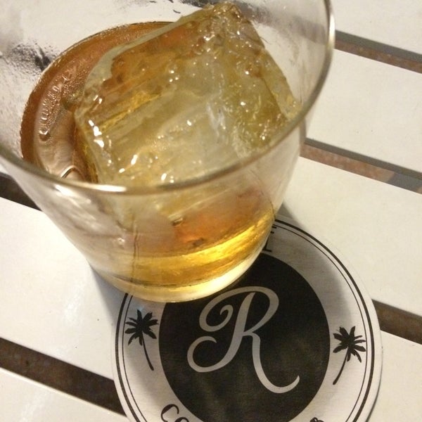 รูปภาพถ่ายที่ The Regent Cocktail Club โดย Ramon L. เมื่อ 12/31/2014
