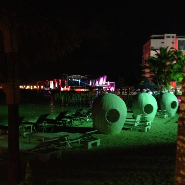 5/3/2013 tarihinde Ramon L.ziyaretçi tarafından Pelicano Beach Club'de çekilen fotoğraf