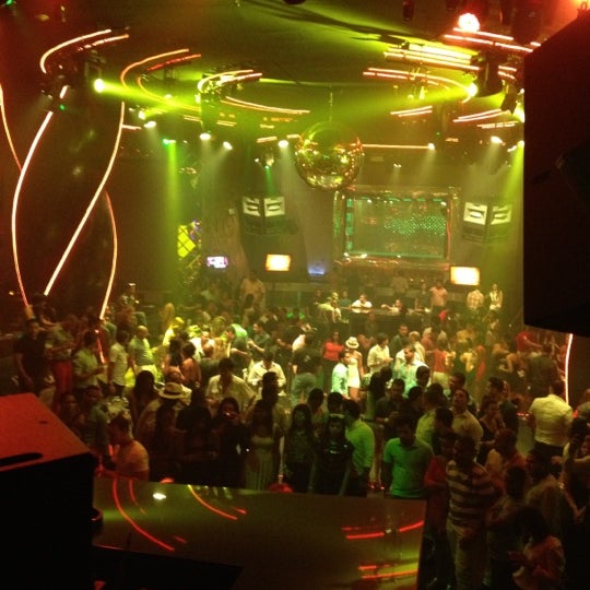 Foto tirada no(a) ORO Nightclub por Ramon L. em 10/21/2012