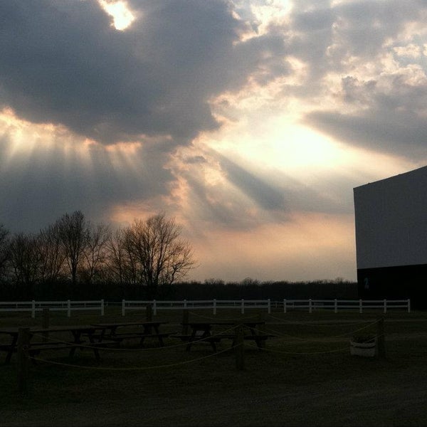 Foto tomada en Sunset Drive-In Theatre  por Sunset Drive-In Theatre el 4/15/2015