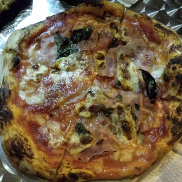 10/18/2013에 Giannis K.님이 Pizza &amp; Co.에서 찍은 사진