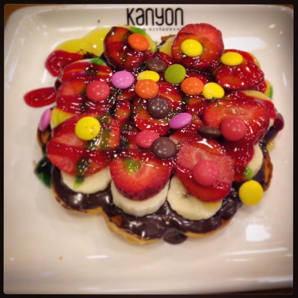 Foto scattata a Kanyon Cafe &amp; Rest da Kanyon Cafe &amp; Rest il 4/16/2015