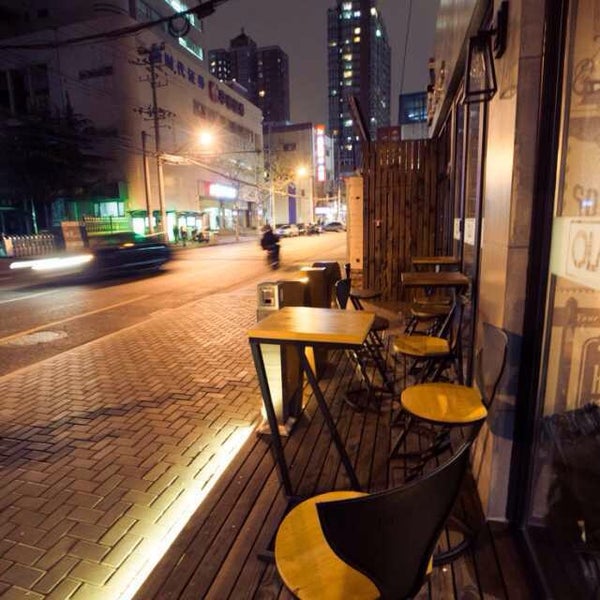 รูปภาพถ่ายที่ OLÁ Bar &amp; Restaurant โดย OLÁ Bar &amp; Restaurant เมื่อ 4/16/2015