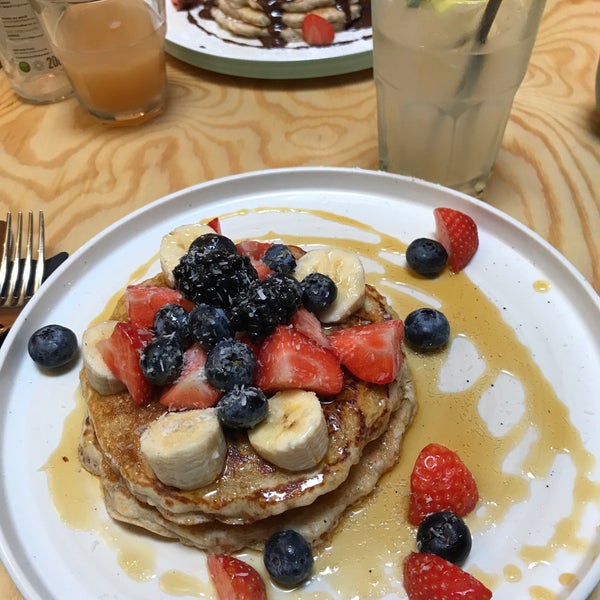 Photo taken at Leo Pancakes by Laurence B. on 10/18/2018
