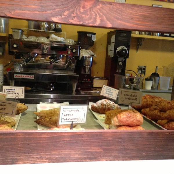 Снимок сделан в Naidre&#39;s Cafe &amp; Bakery пользователем Cristin C. 12/31/2012