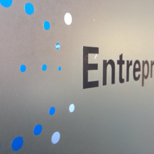 รูปภาพถ่ายที่ Entrepreneur Center โดย mark m. เมื่อ 10/3/2012