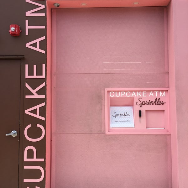 Photo taken at Sprinkles Cupcakes by Kelly A. on 5/20/2018