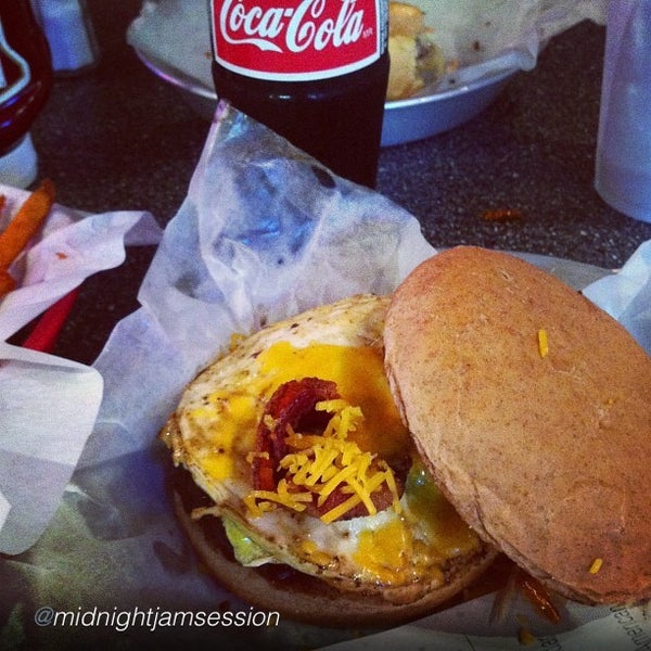Foto tomada en Daddio&#39;s Burger  por Visit Beaumont, TX el 9/16/2013
