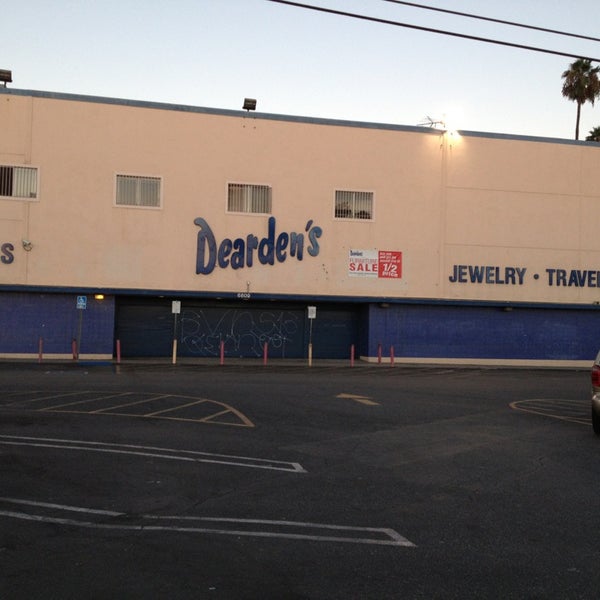 Dearden's Furniture and Home Store in Van Nuys