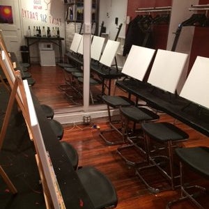 4/22/2015에 Paint &amp; Sip Studio New York님이 Paint &amp; Sip Studio New York에서 찍은 사진