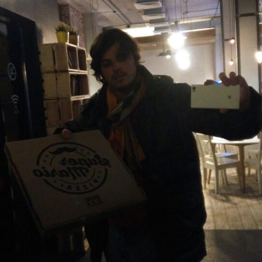 2/22/2015 tarihinde Gregory M.ziyaretçi tarafından SuperMario Pizza'de çekilen fotoğraf