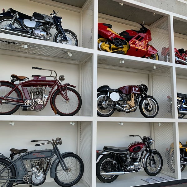 Foto diambil di Barber Vintage Motorsports Museum oleh Miguel Angel J. pada 4/9/2021