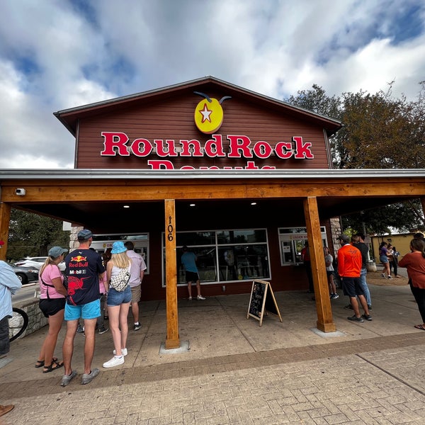 10/22/2022 tarihinde Miguel Angel J.ziyaretçi tarafından Round Rock Donuts'de çekilen fotoğraf