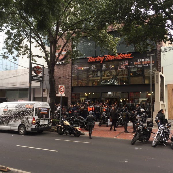 Photo prise au Capital Harley-Davidson par Miguel Angel J. le10/30/2016