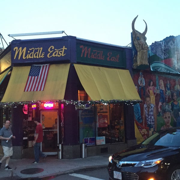 Foto tirada no(a) The Middle East Restaurant por Ben S. em 8/2/2015
