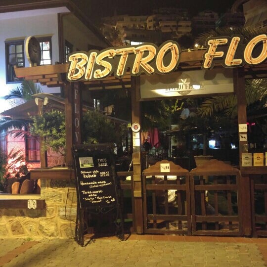 Photo taken at Bistro Floyd by ..... .. on 11/7/2015