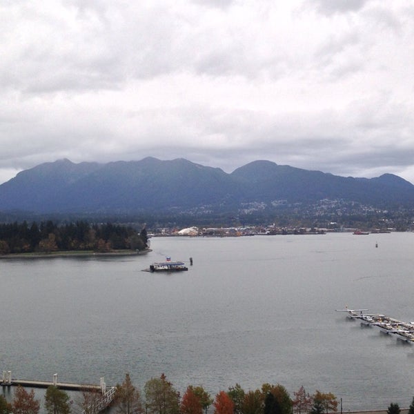 Foto tomada en Renaissance Vancouver Harbourside Hotel  por Liam C. el 10/27/2014