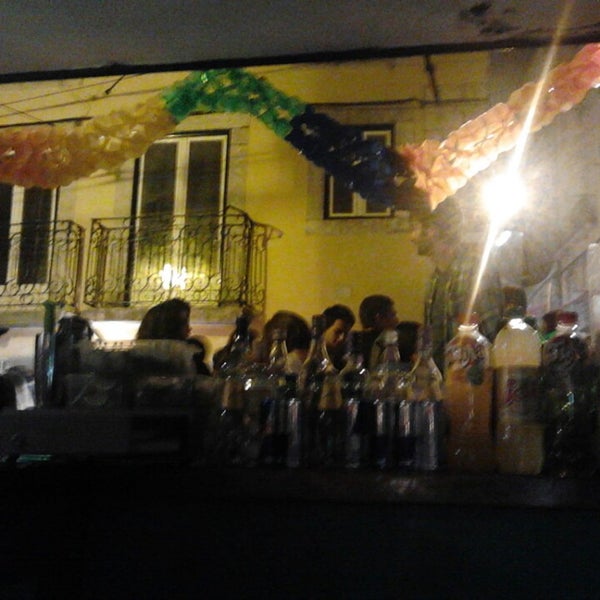 Das Foto wurde bei Esquina da Bica Bar von Patrícia R. am 6/12/2013 aufgenommen
