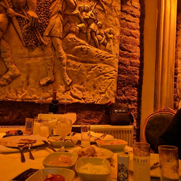 Foto diambil di Afrodit Restaurant oleh Selçuk A. pada 3/11/2022