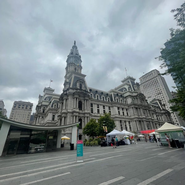 รูปภาพถ่ายที่ Philadelphia City Hall โดย Pov เมื่อ 6/3/2023