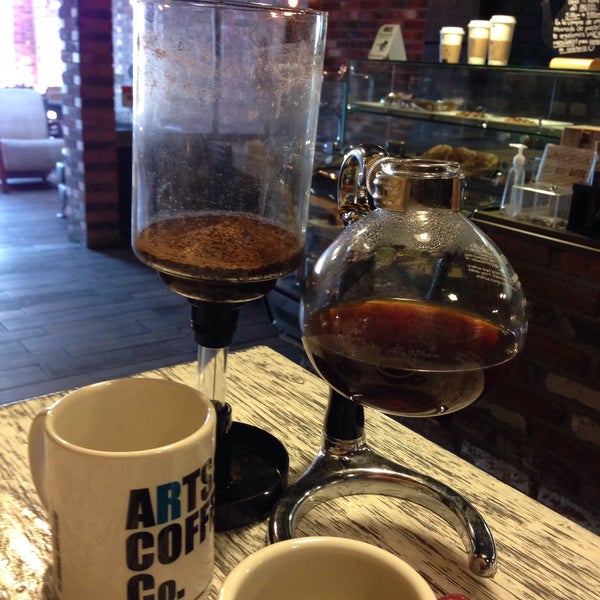 4/17/2015にMario M.がArts &amp; Coffee Co.で撮った写真