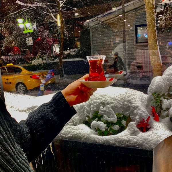 Foto diambil di Baazen Tantuni oleh nadia Abv pada 3/13/2022