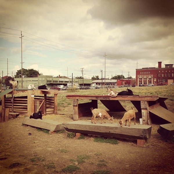 Photo prise au The Belmont Goats par Joshua J. le9/18/2013