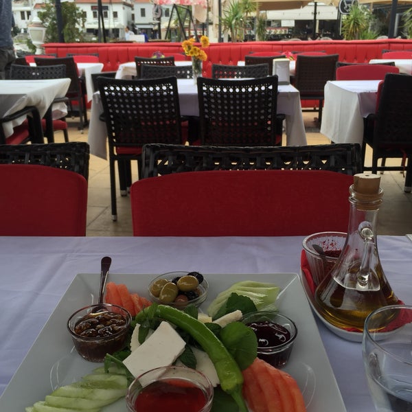 Foto scattata a Ömür Liman Restaurant da Çigdem il 12/11/2015