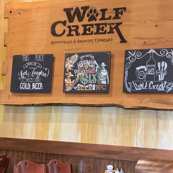 Foto tomada en Wolf Creek Restaurant &amp; Brewing Co.  por JD S. el 2/24/2019
