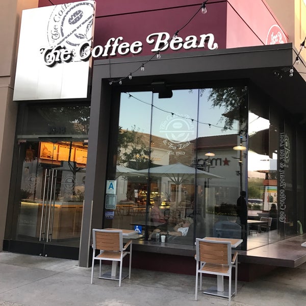 Снимок сделан в The Coffee Bean &amp; Tea Leaf пользователем JD S. 4/9/2017