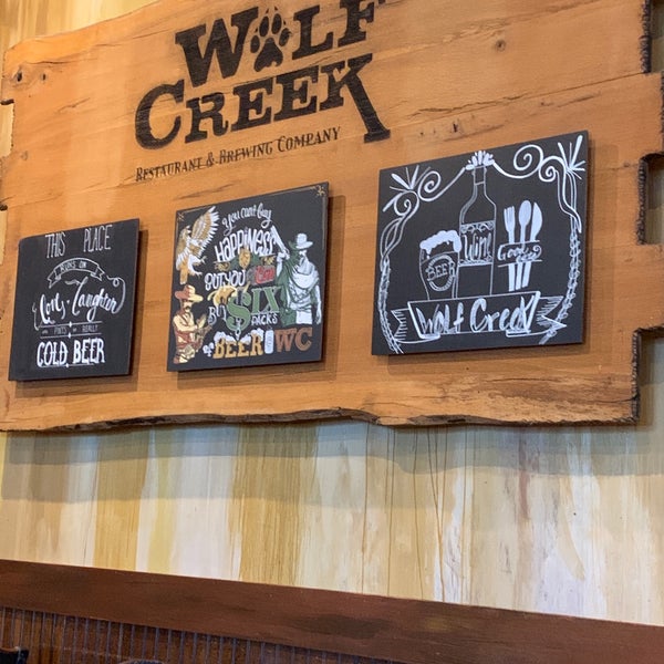 รูปภาพถ่ายที่ Wolf Creek Restaurant &amp; Brewing Co. โดย JD S. เมื่อ 7/19/2019