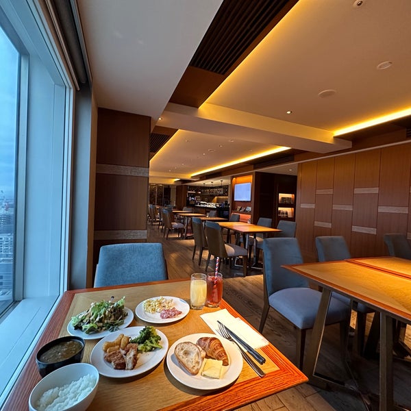 Hilton Executive Lounge Hotel Bar in Nagoya