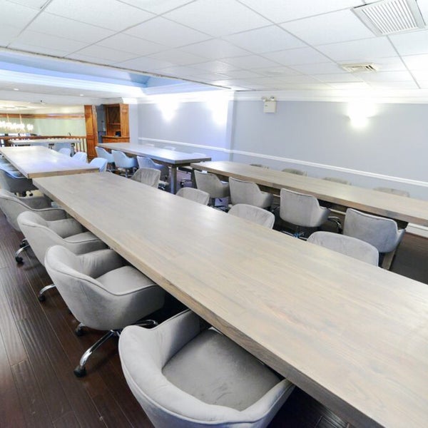 Bar working. Круглый бар аренда. Лучшие бары америки. Пустой ночной бар. Wip бар.