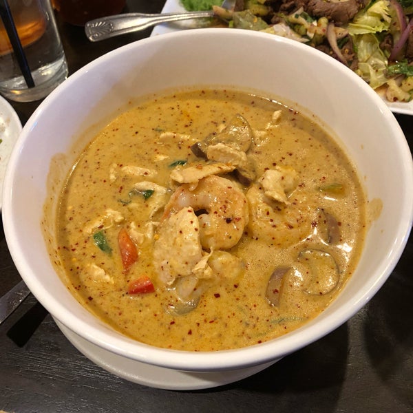 Снимок сделан в Thai Dee Restaurant пользователем B B. 11/26/2018