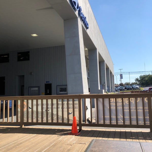 รูปภาพถ่ายที่ Red McCombs Superior Hyundai โดย B B. เมื่อ 7/27/2019