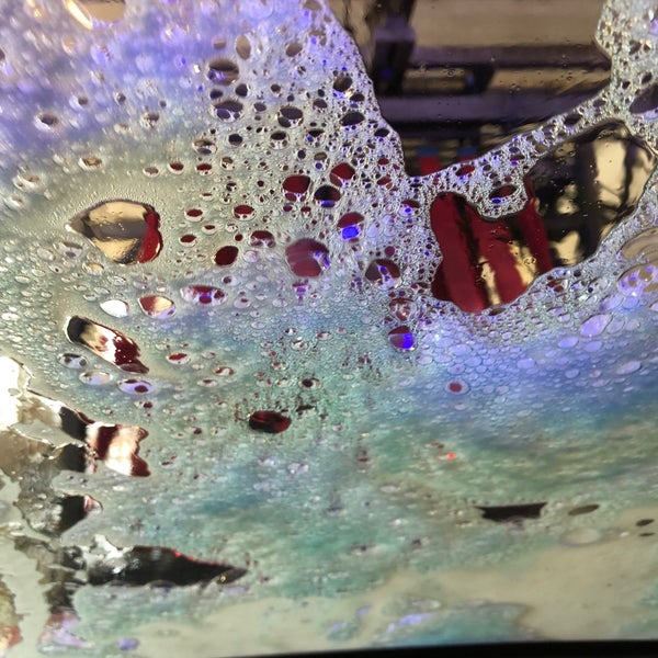 Foto scattata a The Bubble Bath Car Wash da B B. il 8/10/2019