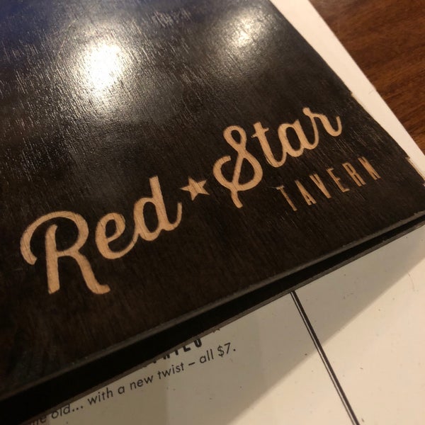 Foto tirada no(a) Red Star Tavern por B B. em 12/30/2017