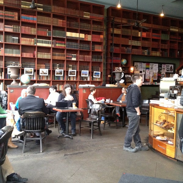 4/27/2013にJanがBauhaus Books &amp; Coffeeで撮った写真