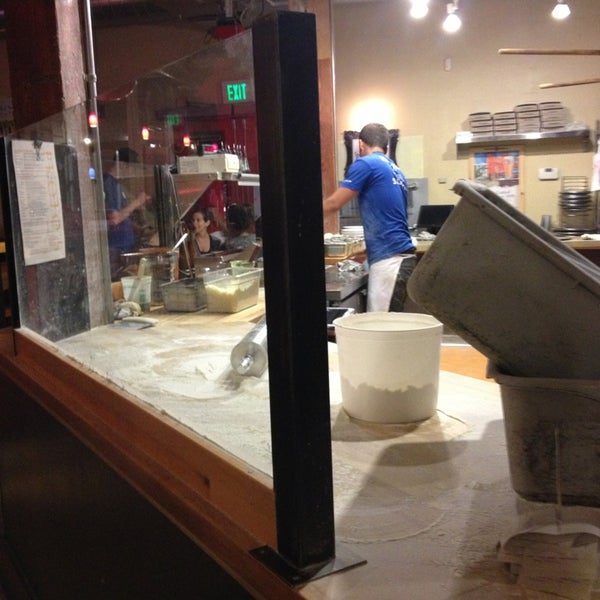 5/22/2013에 Christian O.님이 Proto&#39;s Pizza-Denver에서 찍은 사진