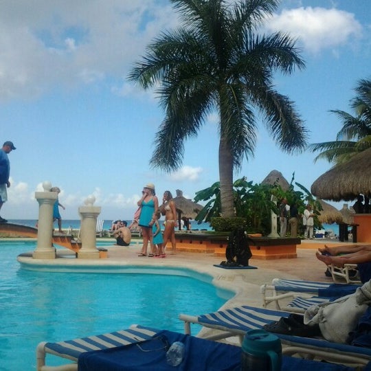 รูปภาพถ่ายที่ El Cozumeleño Beach Resort โดย Alain S. เมื่อ 1/14/2013