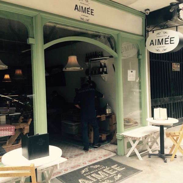 Foto tomada en Aimée Sidewalk Cafe &amp; Tartinery  por Pao O. el 6/20/2016