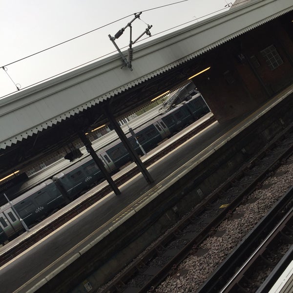 4/23/2019에 Roy E.님이 Paddington London Underground Station (Hammersmith &amp; City and Circle lines)에서 찍은 사진