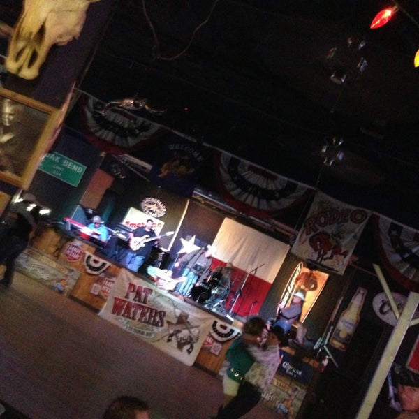 Photo taken at Lil&#39; Red&#39;s Longhorn Saloon by Roy E. on 10/5/2013