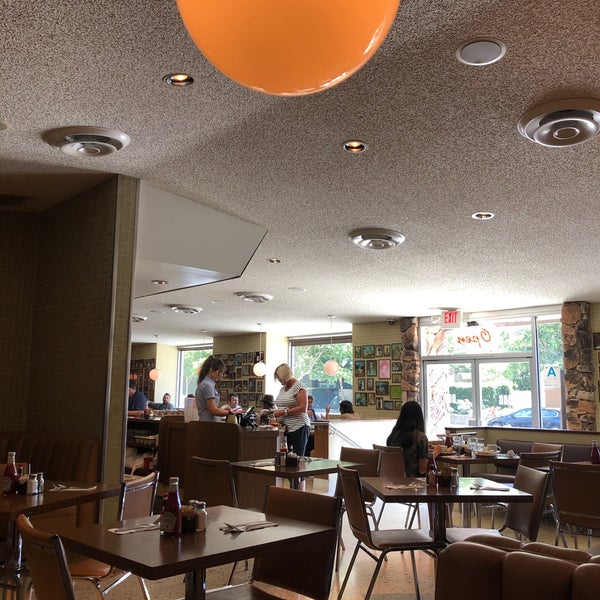 Photo taken at The 101 Coffee Shop by Roy E. on 7/10/2019
